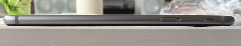 Illustration for article titled Some iPhone 6 Plus Owners Report Bending Phones Just From Sitting Down